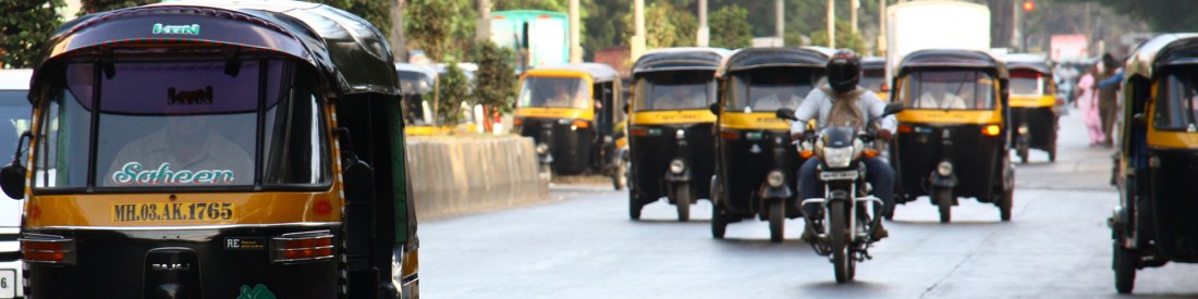 un rickshaw dans la ville